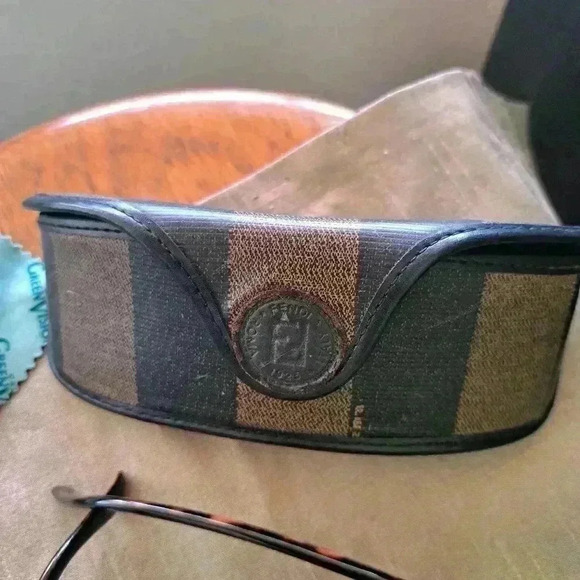 Sunglasses FENDI - Picture 10 of 15